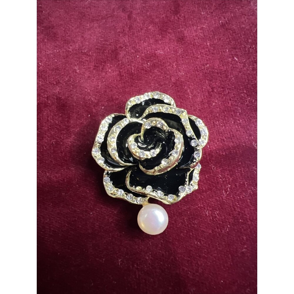 Black Rose Brooch With‎ Pearl